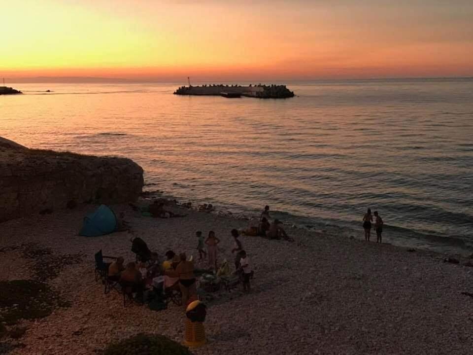 Villa Swamy Bisceglie Bagian luar foto